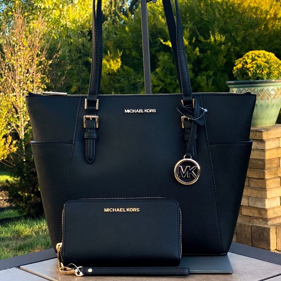Michael Kors Handbags - NWT Michael Kors Charlotte Lg Tote & Wallet Set